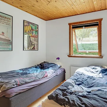 Three-bedroom In Dronningmolle