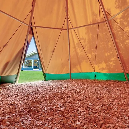 Дом отдыха Three-bedroom In Dronningmolle