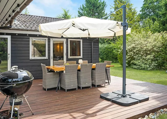 Three-bedroom In Dronningmølle