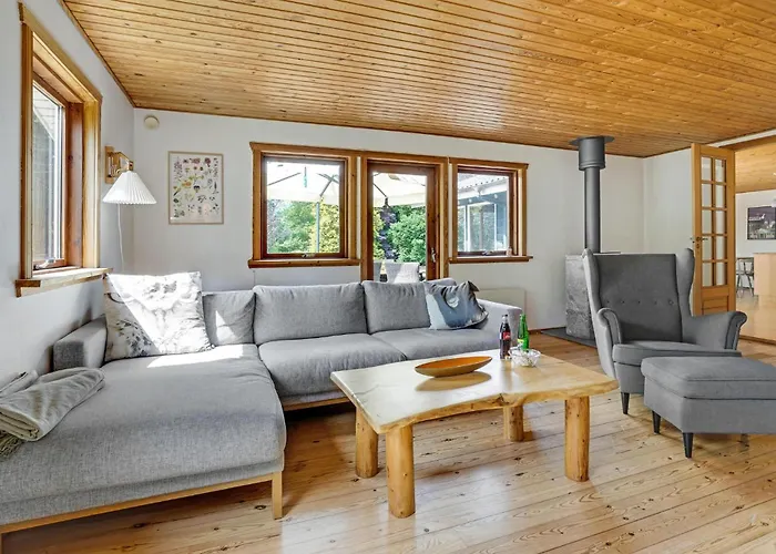 Three-bedroom In Ferienhaus Dronningmølle