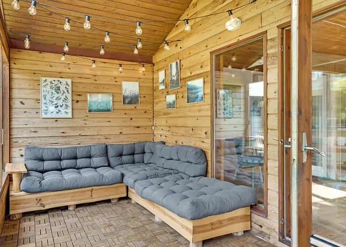 Three-bedroom In Dronningmølle