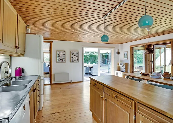 Three-bedroom In * Dronningmølle