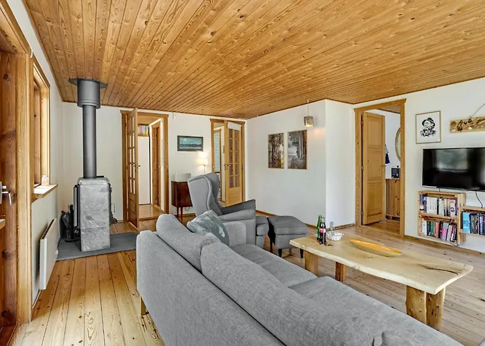 Ferienhaus Three-bedroom In Dronningmølle